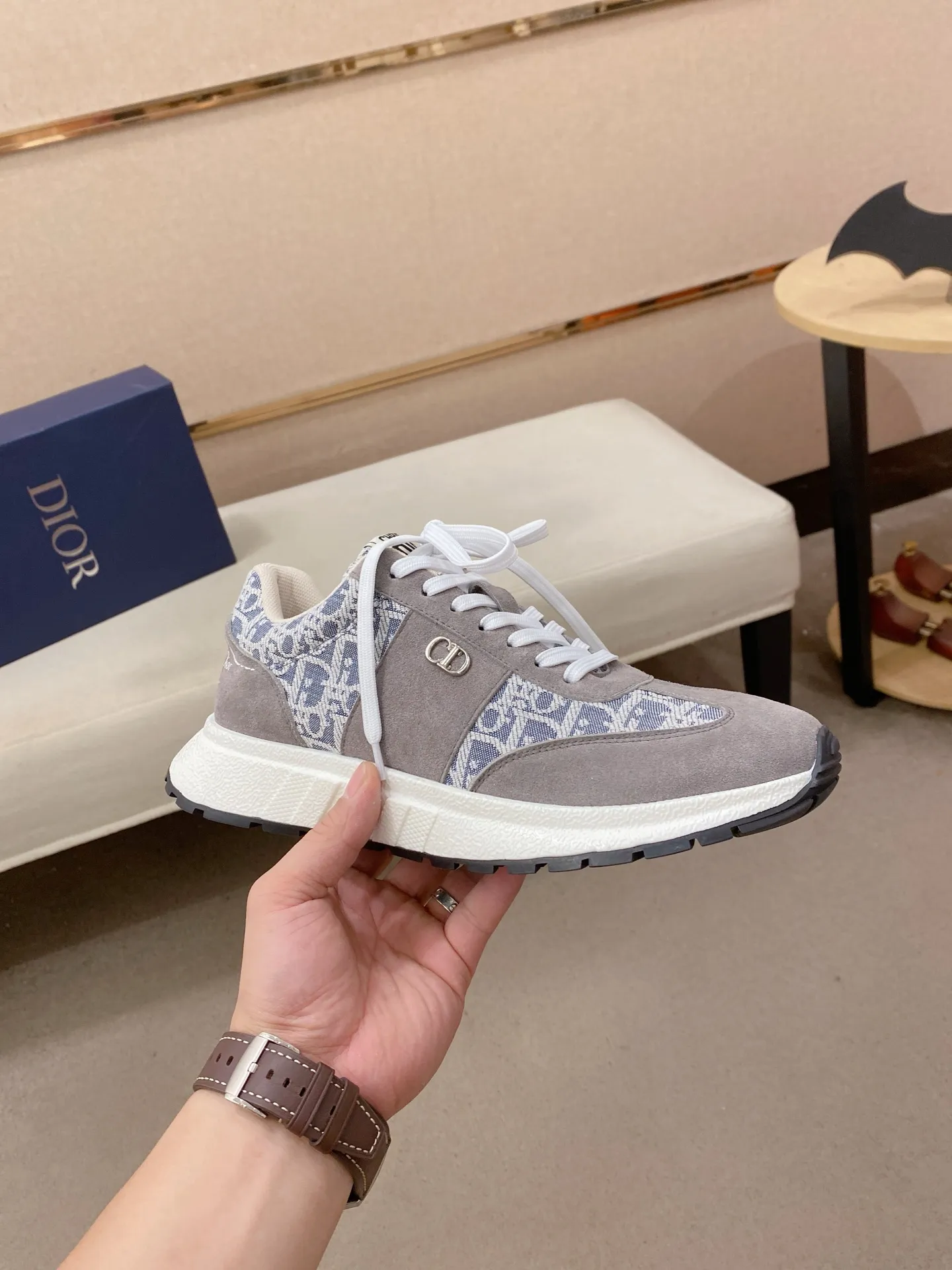 Men's shoes💰 462💰🇮🇹🇮🇹Dior d The new model is on sale at the same time at the counter. The upper 🇮🇹 is imported Italian first-layer cowhide, and the lining is fully imported sheepskin 💪💪. It is a complete 1⃣️ to 1⃣️ replica 🇮🇹💪💪, ⚠ Sole: The original sole is specially provided by the original factory. The exclusive movable molded sole is super comfortable. ⚠Original factory single goods, 🔍🔍high quality, you can enter and leave the counter at will, welcome to compare⚠. Code number: 38-44. Can be customized 45-46